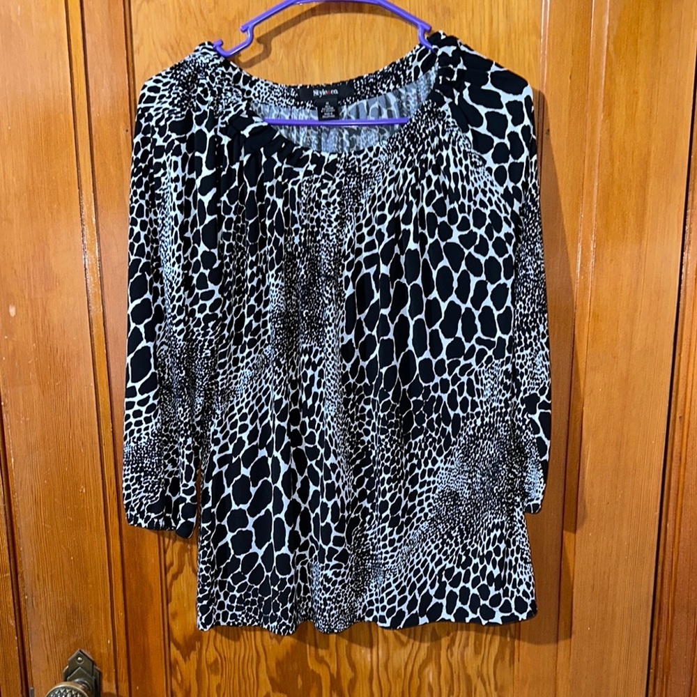 Style &co Black and White Women's Top medium-sized